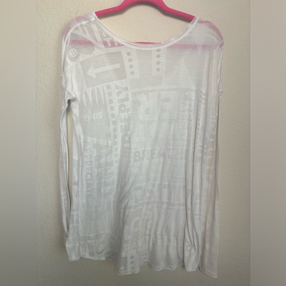 HTF Lululemon Flip Your Dog Top in White Exploded Manifesto Pop Block L/XL - Picture 8 of 9